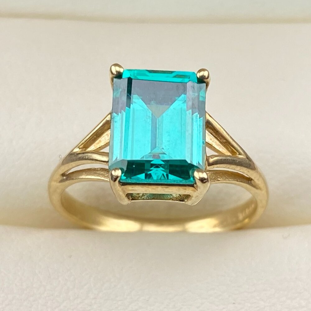 10K Yellow Gold Lab Created Green 3ct Cubic Zirconia Ring SCD Sz. 5.25 - 2.7 gm